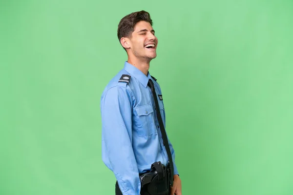Молодий Поліцейський Над Ізольованим Фоном Сміється Бічній Позиції — стокове фото