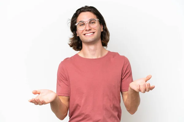 Mladý Pohledný Muž Izolovaný Bílém Pozadí Šťastný Usmívající — Stock fotografie
