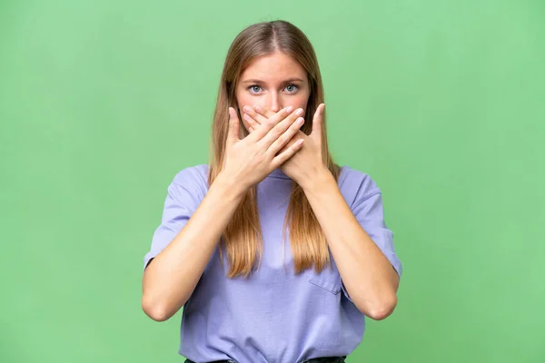 若いです美しいです女性上の隔離された背景カバー口とともに手 — ストック写真