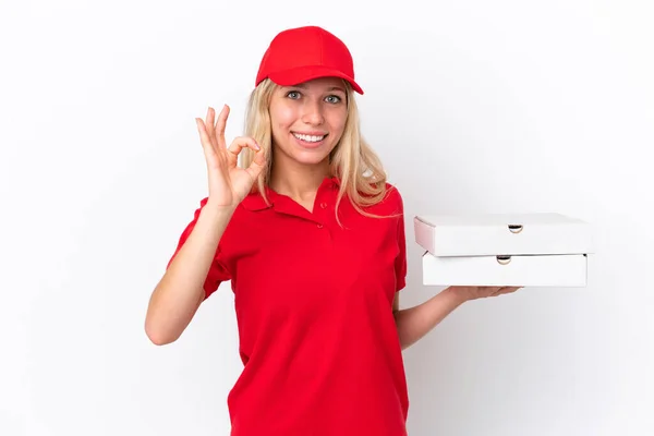 Entrega Mulher Segurando Pizzas Isolado Fundo Branco Mostrando Sinal Com — Fotografia de Stock