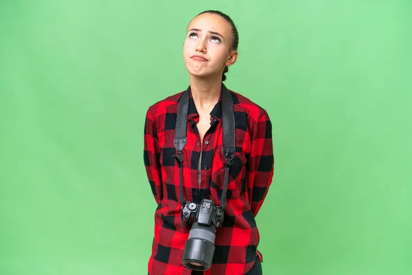 Jovem Fotógrafo Mulher Árabe Sobre Fundo Isolado Olhando Para Cima — Fotografia de Stock