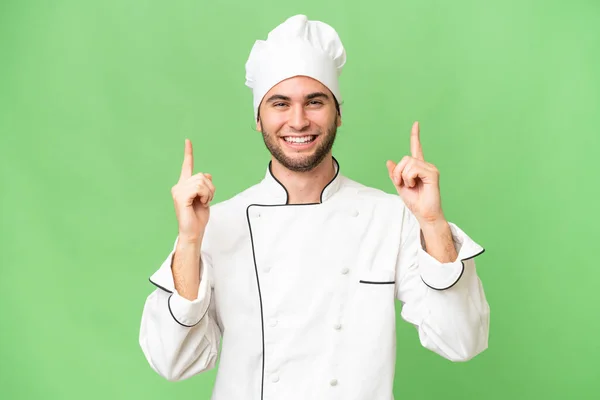 Jonge Knappe Chef Kok Geïsoleerde Achtergrond Wijzend Een Geweldig Idee — Stockfoto