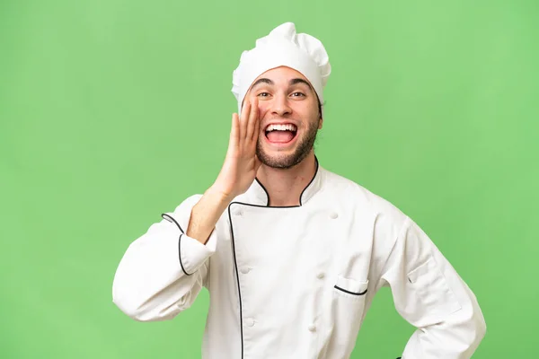 Giovane Bel Cuoco Uomo Sfondo Isolato Gridando Con Bocca Spalancata — Foto Stock