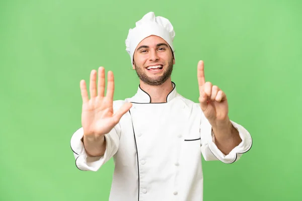 Mladý Pohledný Kuchař Muž Přes Izolované Pozadí Počítání Šest Prsty — Stock fotografie