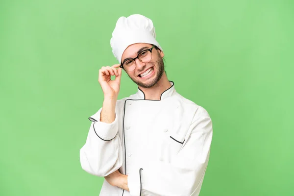 Młody Przystojny Szef Kuchni Człowiek Odizolowanym Tle Okularami Szczęśliwy — Zdjęcie stockowe
