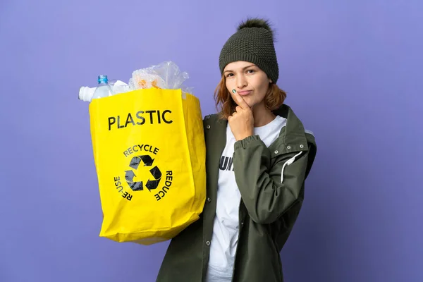 Joven Chica Georgiana Sosteniendo Una Bolsa Llena Botellas Plástico Para —  Fotos de Stock
