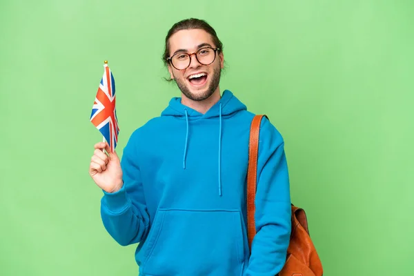 Mladý Pohledný Muž Drží Britskou Vlajku Nad Izolovaným Pozadím Překvapivým — Stock fotografie