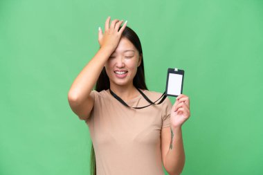 Kimliği gizli tutulan genç Asyalı kadın bir şey fark etti ve çözüme niyetlendi.