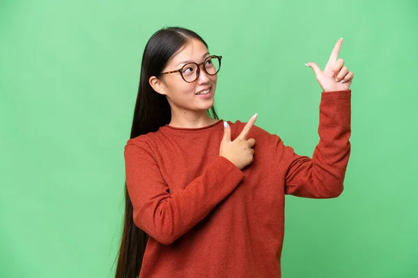 Joven Asiática Mujer Sobre Aislado Fondo Feliz Sonriente —  Fotos de Stock