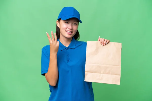 아시아의한 여자가 곳에서 음식을 봉지가지고 가면서 행복해 하면서 손가락으로 — 스톡 사진