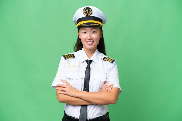 비행기 조종사 아시아 여자가 배경으로 정면으로 교차시키고 있습니다 — 스톡 사진