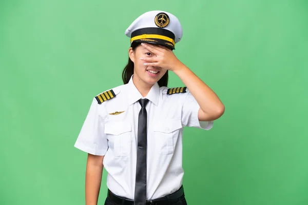 Pilota Aereo Asiatico Donna Oltre Isolato Sfondo Copertura Occhi Mani — Foto Stock
