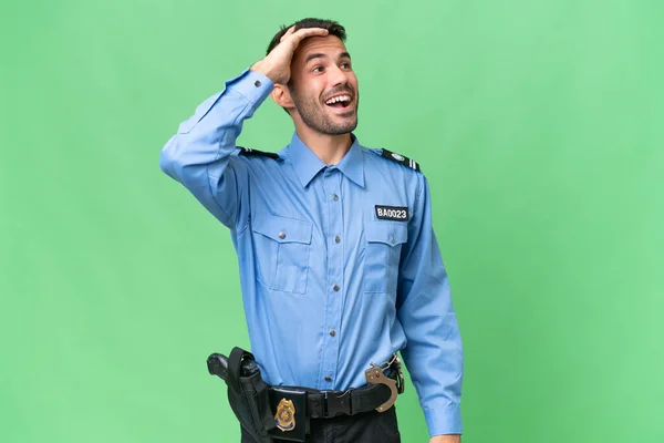 Junger Polizeikaukasier Mit Isoliertem Hintergrund Lächelt Viel — Stockfoto
