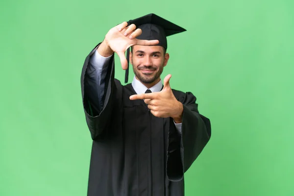 Jovem Universitário Homem Pós Graduação Sobre Fundo Isolado Focando Rosto — Fotografia de Stock