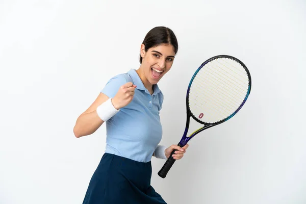 Junge Kaukasische Frau Isoliert Auf Weißem Hintergrund Spielt Tennis Und — Stockfoto