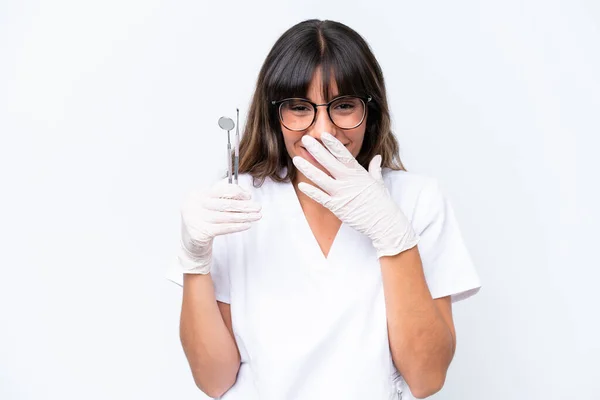 Zahnarzt Kaukasische Frau Mit Werkzeugen Isoliert Auf Weißem Hintergrund Glücklich — Stockfoto