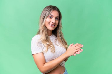 Genç Uruguaylı kadın izole arka planda alkışlıyor