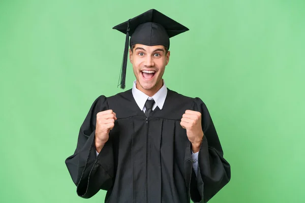 Jovem Universitário Graduado Caucasiano Sobre Fundo Isolado Celebrando Uma Vitória — Fotografia de Stock