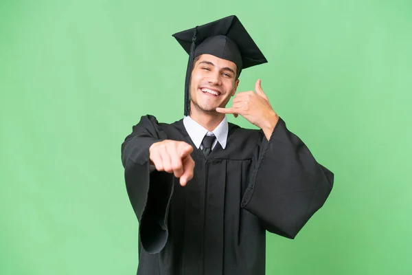 Νεαρός Απόφοιτος Πανεπιστημίου Καυκάσιος Άνδρας Πάνω Από Απομονωμένο Υπόβαθρο Κάνοντας — Φωτογραφία Αρχείου