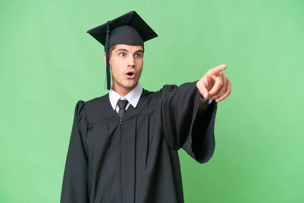 Jovem Universidade Pós Graduação Caucasiano Homem Sobre Isolado Fundo Apontando — Fotografia de Stock