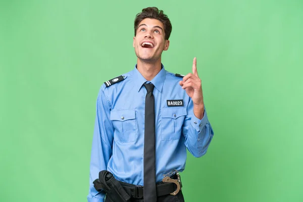 Молодий Поліцейський Над Ізольованим Фоном Вказує Здивований — стокове фото