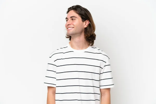 Junge Gut Aussehende Mann Isoliert Auf Weißem Hintergrund Suchen Seite — Stockfoto