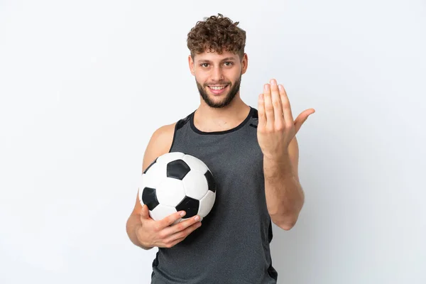 Νεαρός Όμορφος Καυκάσιος Άνδρας Απομονωμένος Λευκό Φόντο Μπάλα Ποδοσφαίρου Και — Φωτογραφία Αρχείου
