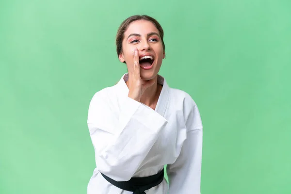 Joven Uruguaya Haciendo Karate Sobre Fondo Aislado Gritando Con Boca — Foto de Stock