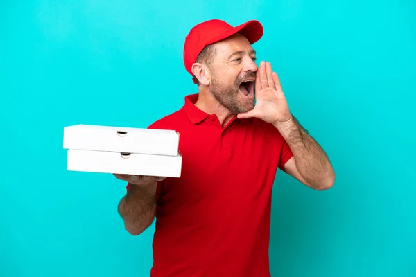 Pizza Bezorger Met Werk Uniform Pick Pizza Dozen Geïsoleerd Blauwe — Stockfoto