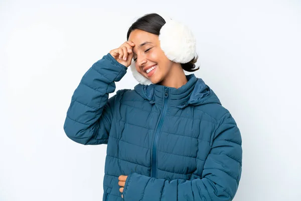 Ung Latinamerikansk Kvinna Bär Vinter Hörselkåpor Isolerad Vit Bakgrund Har — Stockfoto