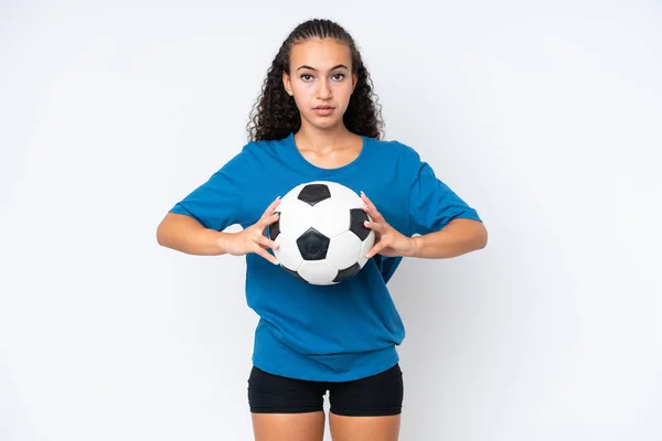 Jonge Vrouw Geïsoleerd Witte Achtergrond Met Voetbal — Stockfoto