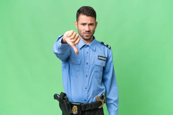 Młody Policjant Biały Człowiek Odosobnionym Tle Pokazuje Kciuk Dół Negatywnym — Zdjęcie stockowe