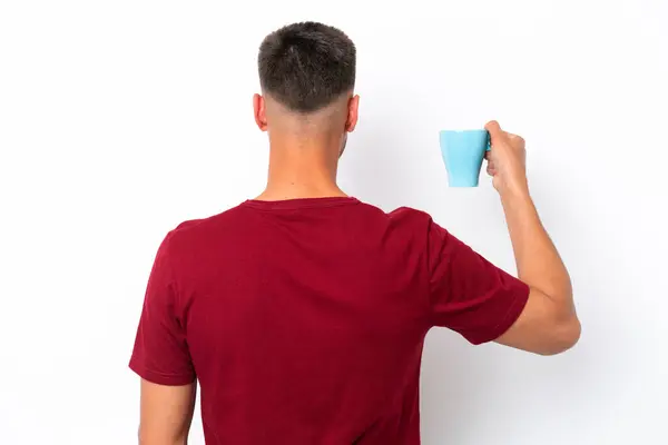 Ung Kaukasisk Man Håller Kopp Kaffe Isolerad Vit Bakgrund Bakläge — Stockfoto