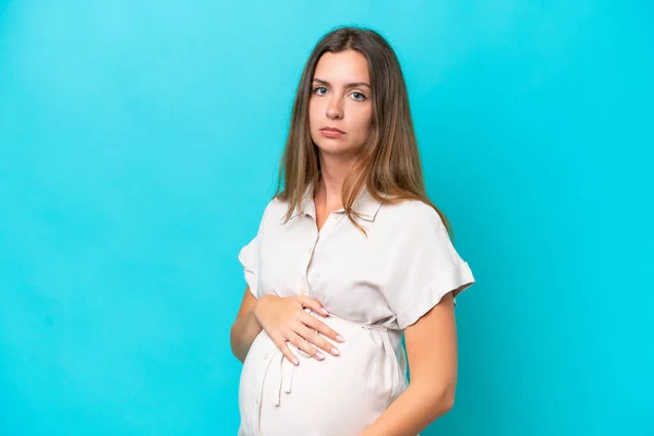 Młoda Biała Kobieta Odizolowana Niebieskim Tle Ciąży — Zdjęcie stockowe