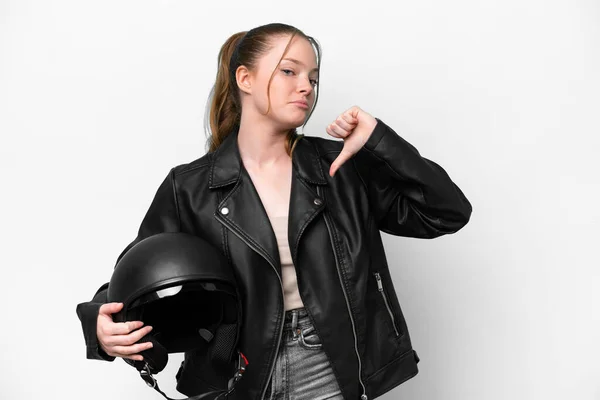 若いですCaucasian女の子とともにオートバイヘルメット隔離上の白い背景誇りと自己満足 — ストック写真
