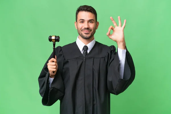 Judge Caucasian Man Isolated Background Showing Sign Fingers — Stock Photo, Image
