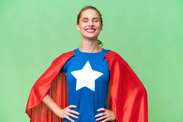 Ung Kaukasisk Kvinna Över Isolerad Bakgrund Superhjälte Kostym Poserar Med — Stockfoto