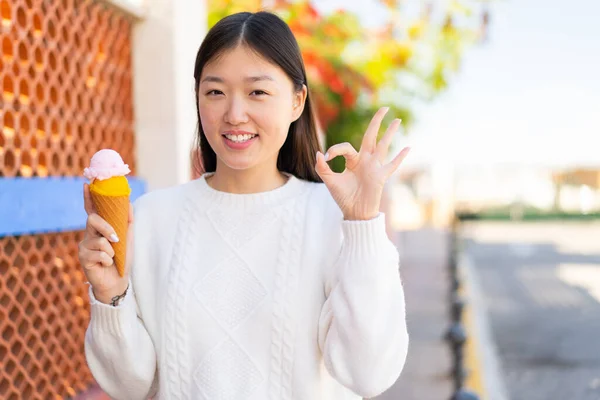 Pretty Chinese Woman Cornet Ice Cream Outdoors Showing Sign Fingers — Stock Photo, Image