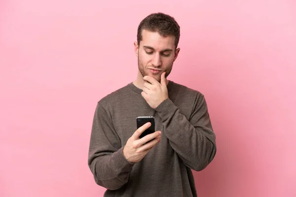 Young Caucasian Man Isolated Pink Background Thinking Sending Message — Stock Photo, Image