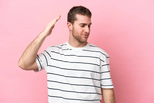 Jonge Blanke Man Geïsoleerd Roze Achtergrond Met Vermoeide Zieke Uitdrukking — Stockfoto