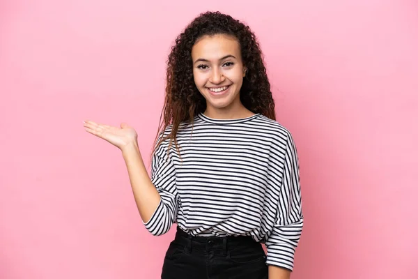 Young Hispanic Woman Isolated Pink Background Holding Copyspace Imaginary Palm — Stock Photo, Image
