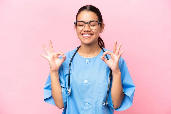 Young Nurse Colombian Woman Isolated Pink Background Zen Pose — Stock Photo, Image