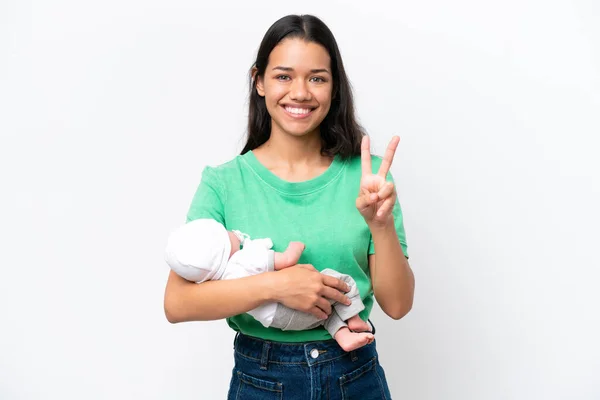 Jovem Colombiana Com Seu Bebê Recém Nascido Isolado Fundo Branco — Fotografia de Stock
