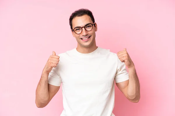 Young Caucasian Man Isolated Pink Background Thumbs Gesture Smiling — Stock Photo, Image