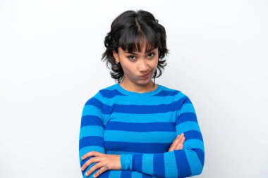 Arjantinli genç bir kadın beyaz arka planda izole edilmiş.