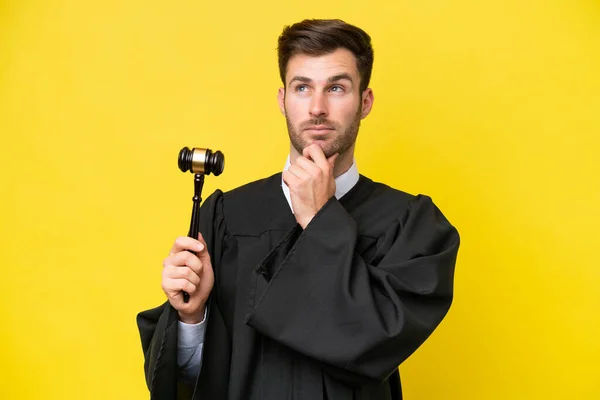 Judge Caucasian Man Isolated Yellow Background Looking — 스톡 사진