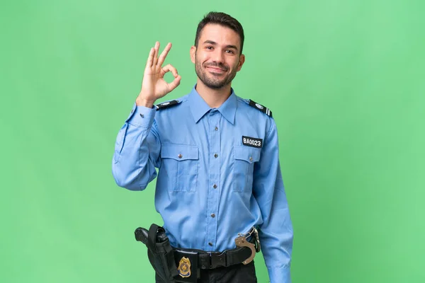 Молодой Кавказский Полицейский Изолированном Фоне Показывает Знак Пальцами — стоковое фото