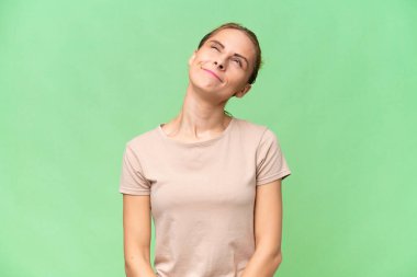 Kafkasyalı genç bir kadın soyutlanmış geçmişi araştırıyor.