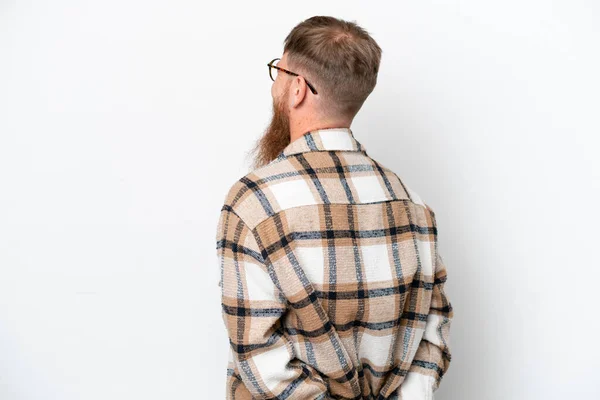 Homem Ruivo Com Barba Longa Isolado Fundo Branco Posição Traseira — Fotografia de Stock