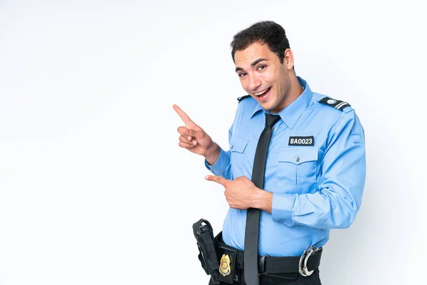 Молодий Поліцейський Білий Чоловік Ізольований Білому Тлі Здивований Вказуючий Бік — стокове фото